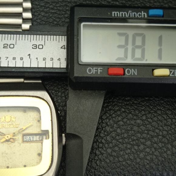 Vintage 1984 Square Orient Automatic Mens Silver Watch W/daydate & Gold accents - Picture 7 of 10